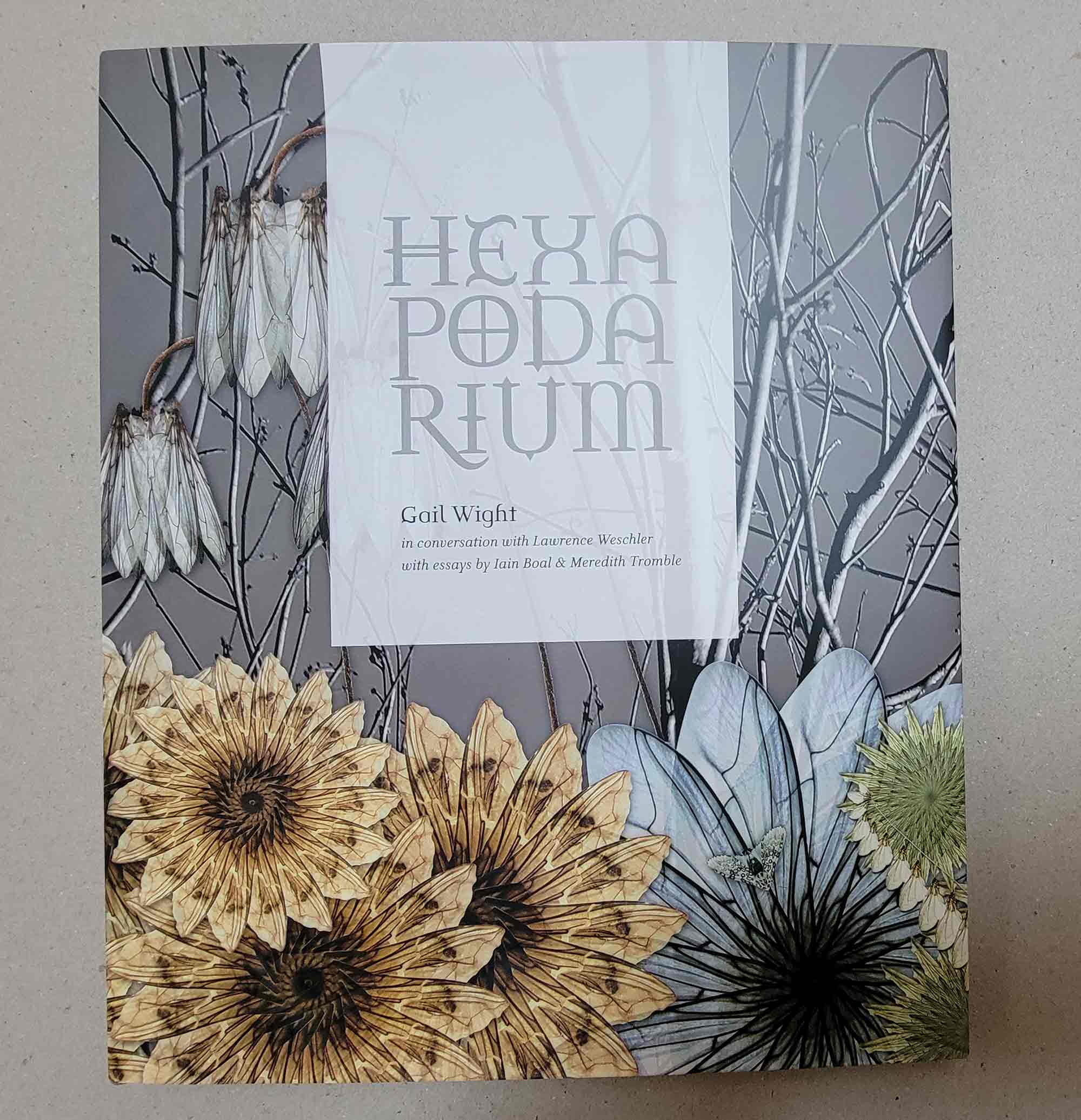 Hexapodarium cover with flowers